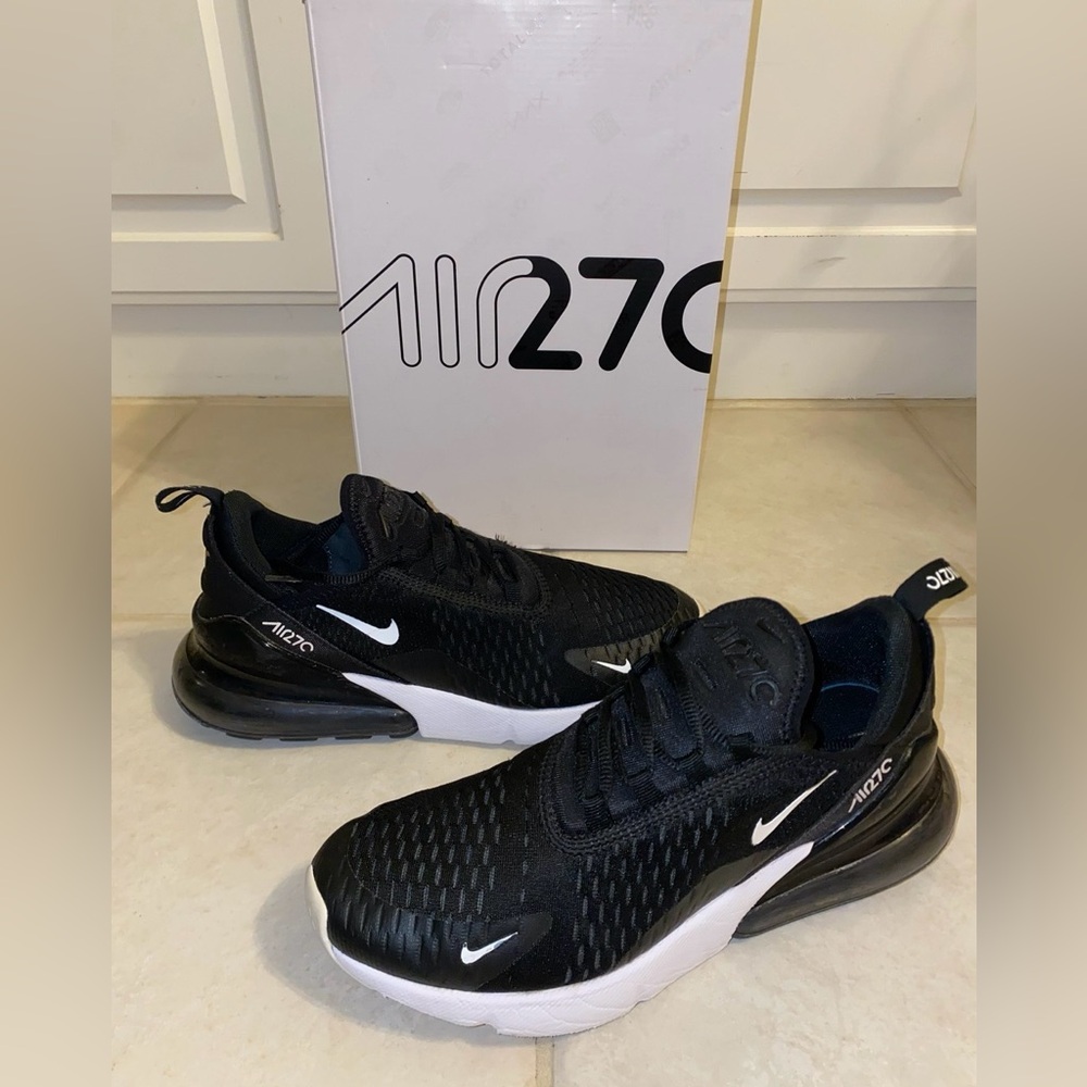 Nike Men's Air Max 270 Sneakers
Black/Anthracite/White Sz-8